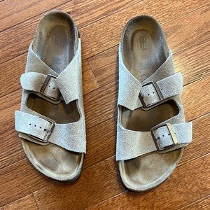 Birkenstock soft slide sandal size 41 taupe suede